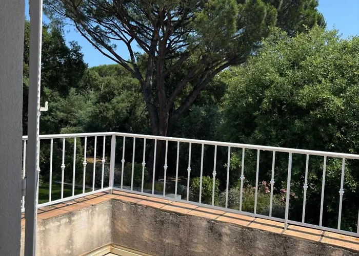Provencale Golfe De Beauvallon غريمو