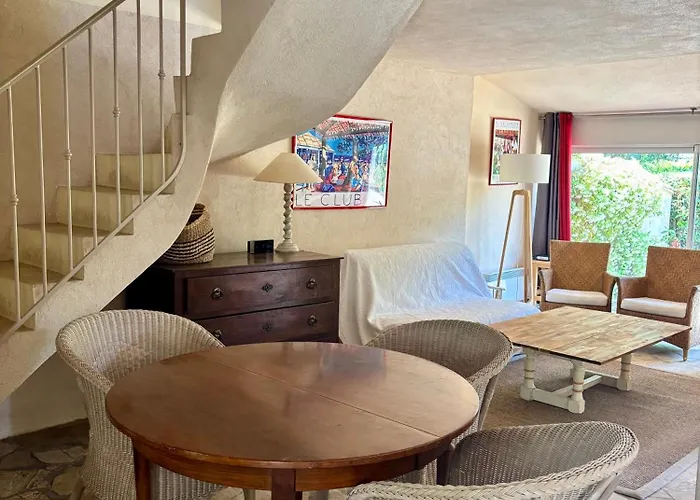 Provencale Golfe De Beauvallon فيلة
